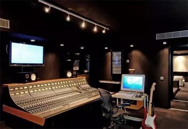 許多人都說不清楚，錄音師卻默默享受！到底什么是監(jiān)聽音箱呢？